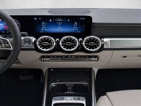 Used 2026 Mercedes-Benz GLB 250 image 21