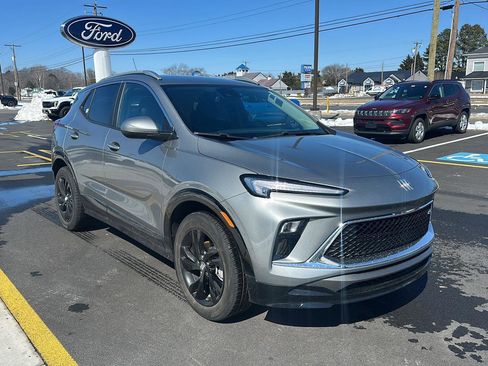 Used 2024 Buick Encore GX Sport Touring image 3