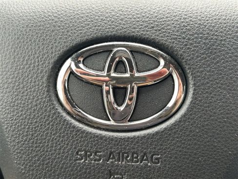 Used 2022 Toyota Sienna XSE image 43