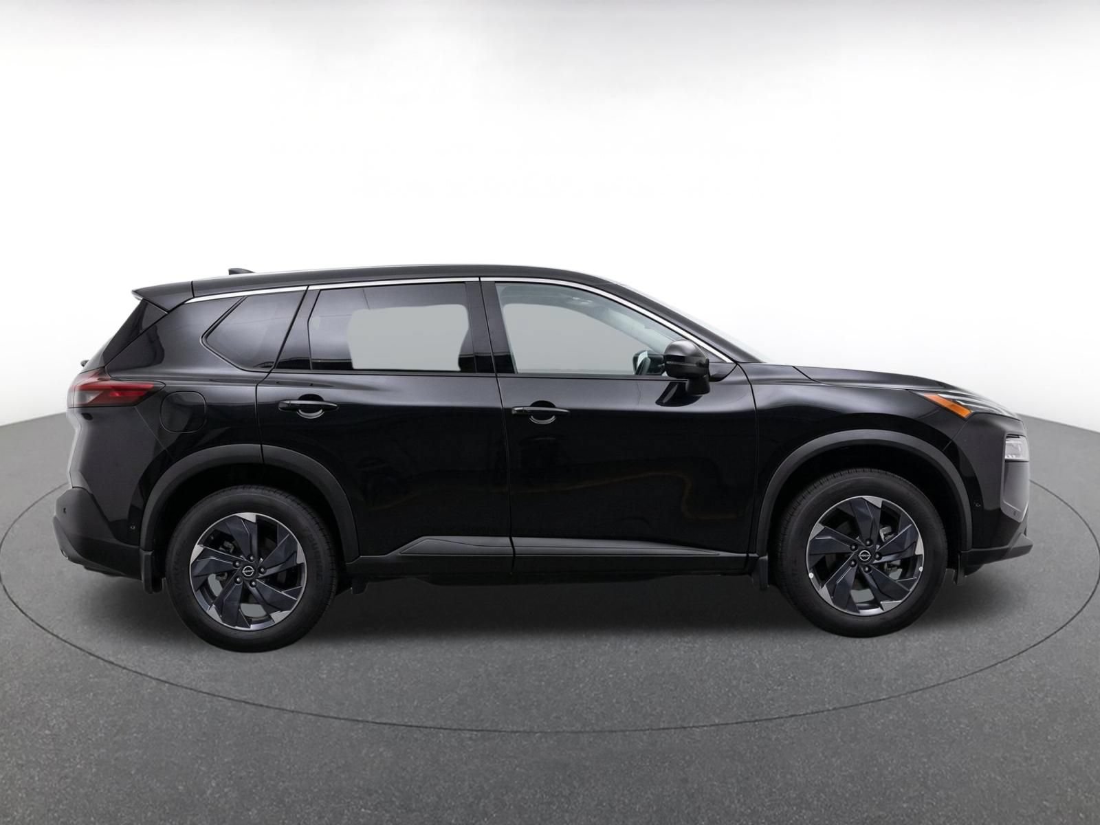 Used 2025 Nissan Rogue SV FWD image 9