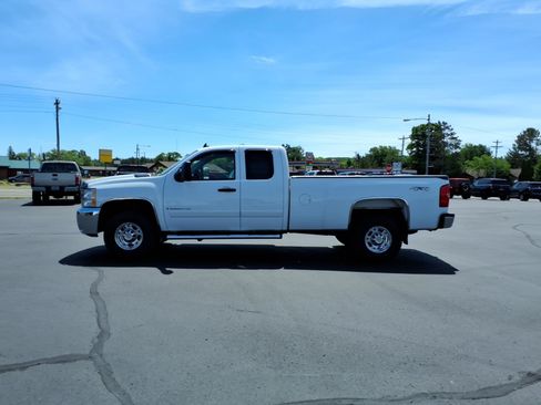Used 2008 Chevrolet Silverado 2500 LT w/ 1LT Convenience Package AWD/4WD image 3