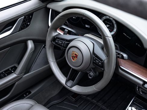 Used 2021 Porsche 911 Turbo S image 33