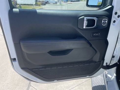 Used 2018 Jeep Wrangler Unlimited Sahara AWD/4WD image 22