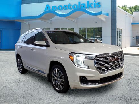 Used 2022 GMC Terrain Denali w/ Denali Premium Package AWD/4WD image 1