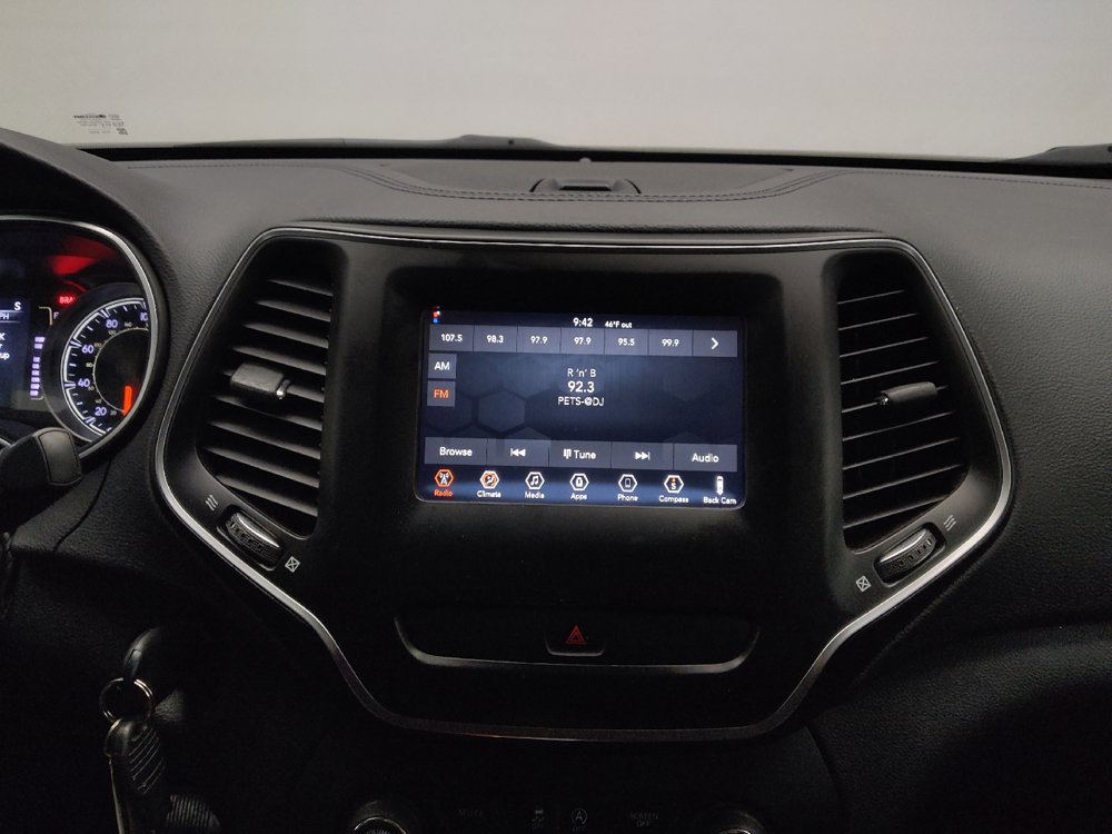 Used 2020 Jeep Cherokee Latitude FWD image 25