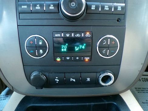 Used 2010 Chevrolet Avalanche LT w/ Suspension Package, Off-Road image 26