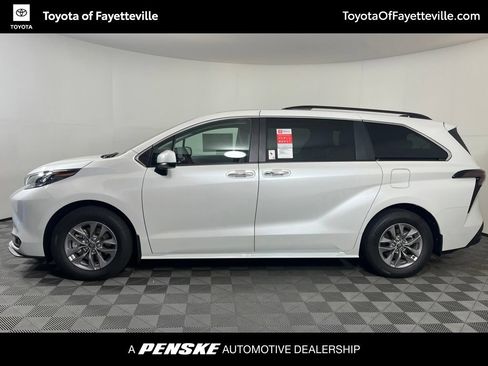 Used 2026 Toyota Sienna XLE FWD image 2