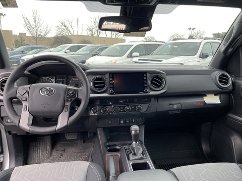 Used 2023 Toyota Tacoma TRD Off-Road image 18