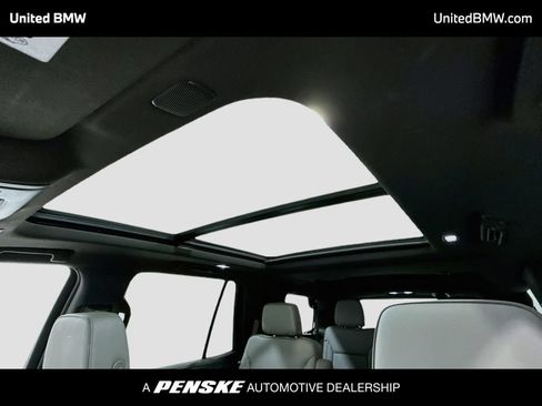 Used 2023 GMC Yukon SLT w/ SLT Premium Package AWD/4WD image 19