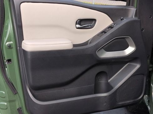 Certified 2025 Nissan Frontier SV w/ SV Convenience Package RWD image 12