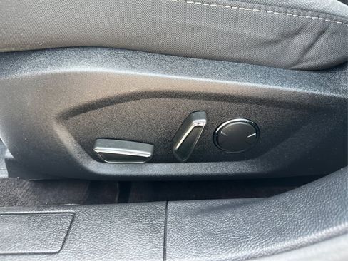Used 2020 Ford Fusion SE FWD image 17