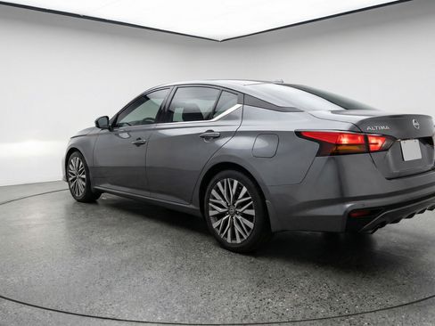 Used 2025 Nissan Altima 2.5 SV image 6