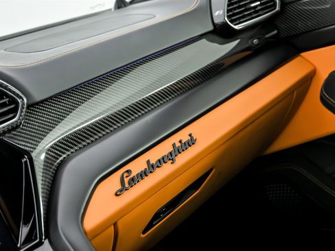 Used 2023 Lamborghini Urus S image 42