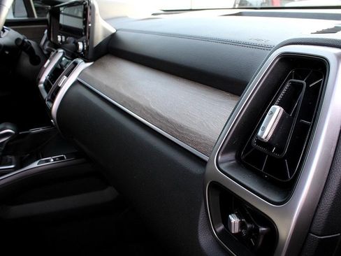 Used 2023 Kia Sorento S w/ Panoramic Sunroof Package image 46