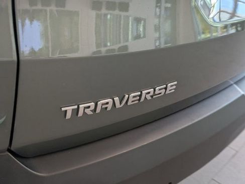 Used 2023 Chevrolet Traverse LT image 11