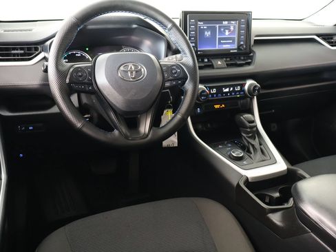 Used 2021 Toyota RAV4 LE AWD/4WD image 2