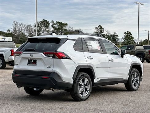 New 2025 Toyota RAV4 LE image 8