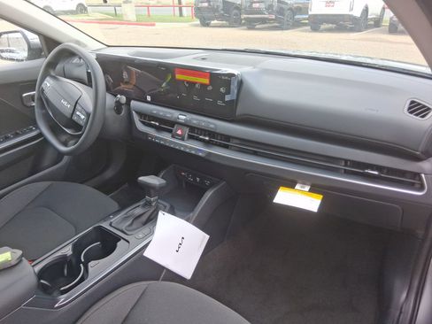 New 2026 Kia K4 FWD image 11