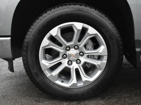 Used 2025 Chevrolet Silverado 1500 LTZ w/ Technology Package image 13