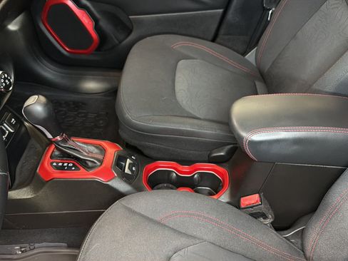 Used 2016 Jeep Renegade Trailhawk AWD/4WD image 26