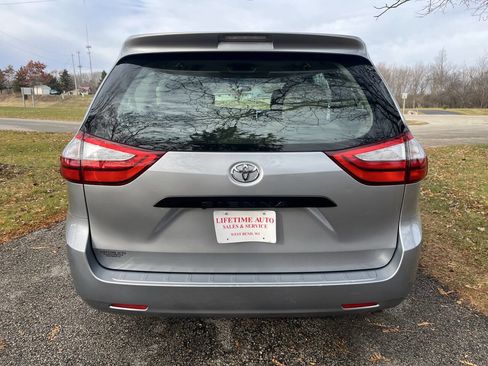 Used 2016 Toyota Sienna L image 4