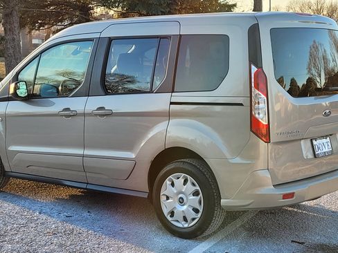 Used 2016 Ford Transit Connect XLT image 4
