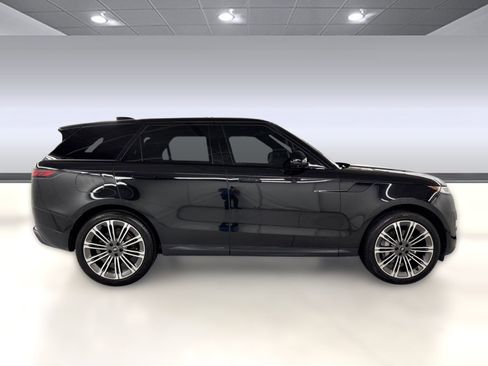 Used 2024 Land Rover Range Rover Sport SE image 8