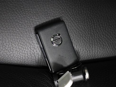 Certified 2023 Volvo XC60 B5 Plus w/ Protection Package Premier image 33