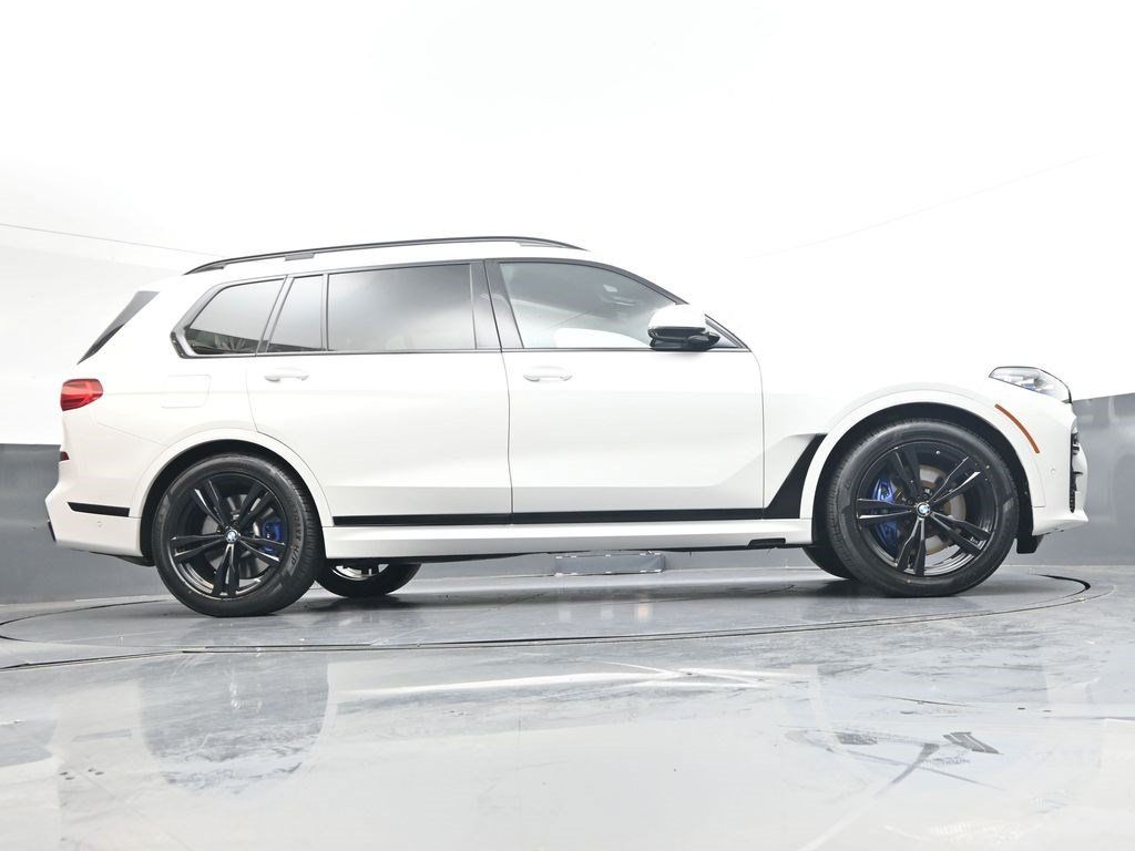 Used 2022 BMW X7 M50i AWD/4WD image 28