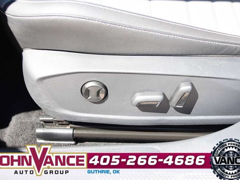 Used 2025 Volkswagen Jetta SE FWD image 19