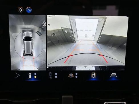 Used 2025 Chevrolet Equinox LT w/ Convenience Package II FWD image 43