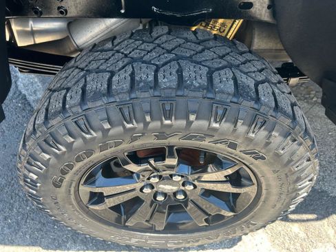 Used 2019 Chevrolet Colorado ZR2 w/ ZR2 Midnight Special Edition AWD/4WD image 5