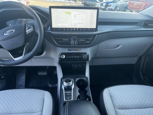 Used 2023 Ford Escape Active w/ Tech Pack #2 AWD/4WD image 16