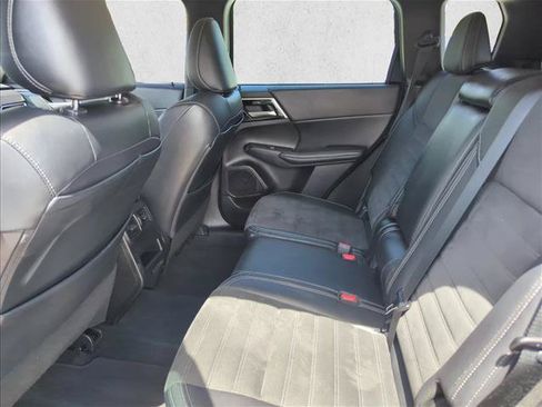 Used 2023 Mitsubishi Outlander SE AWD/4WD image 17