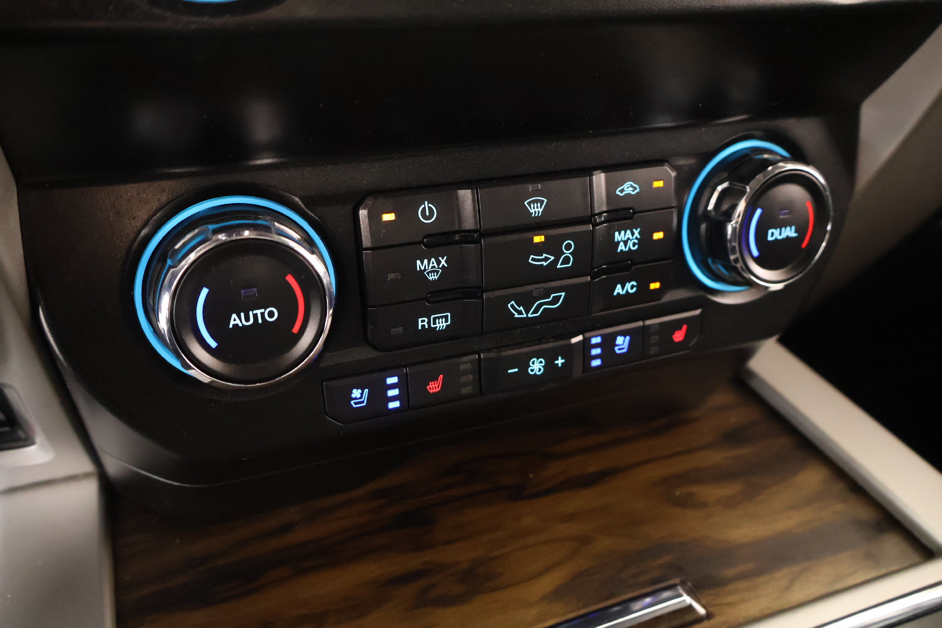Used 2020 Ford F150 Lariat RWD image 9