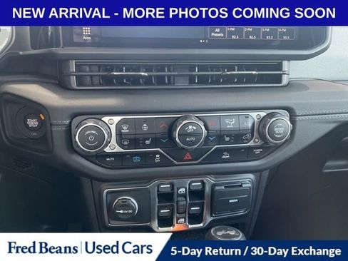 Used 2025 Jeep Wrangler Unlimited Sahara image 14