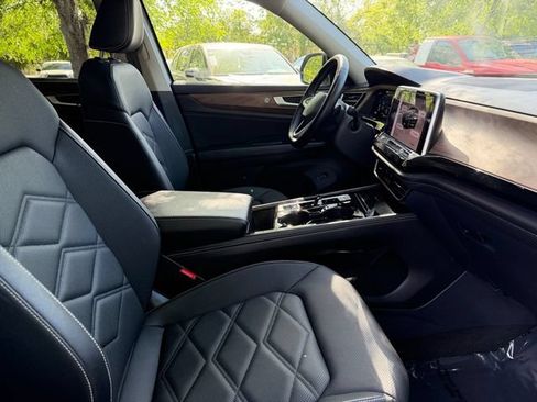 Used 2025 Volkswagen Atlas SE AWD/4WD image 12