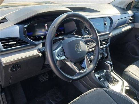 Used 2024 Volkswagen Taos SE image 10