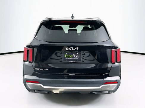 Used 2024 Kia Sorento S image 7