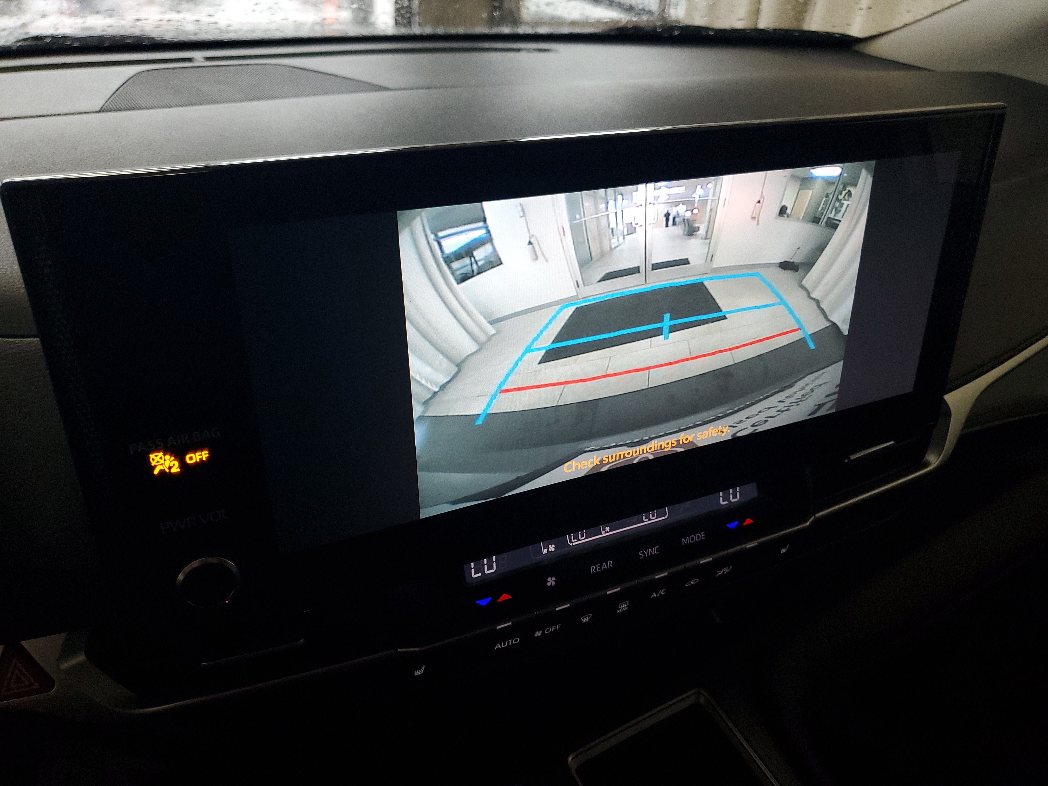 Certified 2025 Toyota Sienna XLE FWD image 33