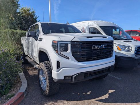 Used 2022 GMC Sierra 1500 Elevation w/ LPO, Elevation Black Package image 3