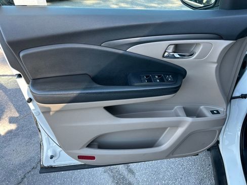 Used 2019 Honda Pilot EX image 11