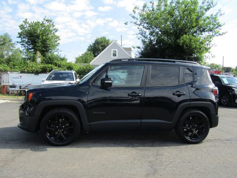 Used 2018 Jeep Renegade Altitude FWD image 4