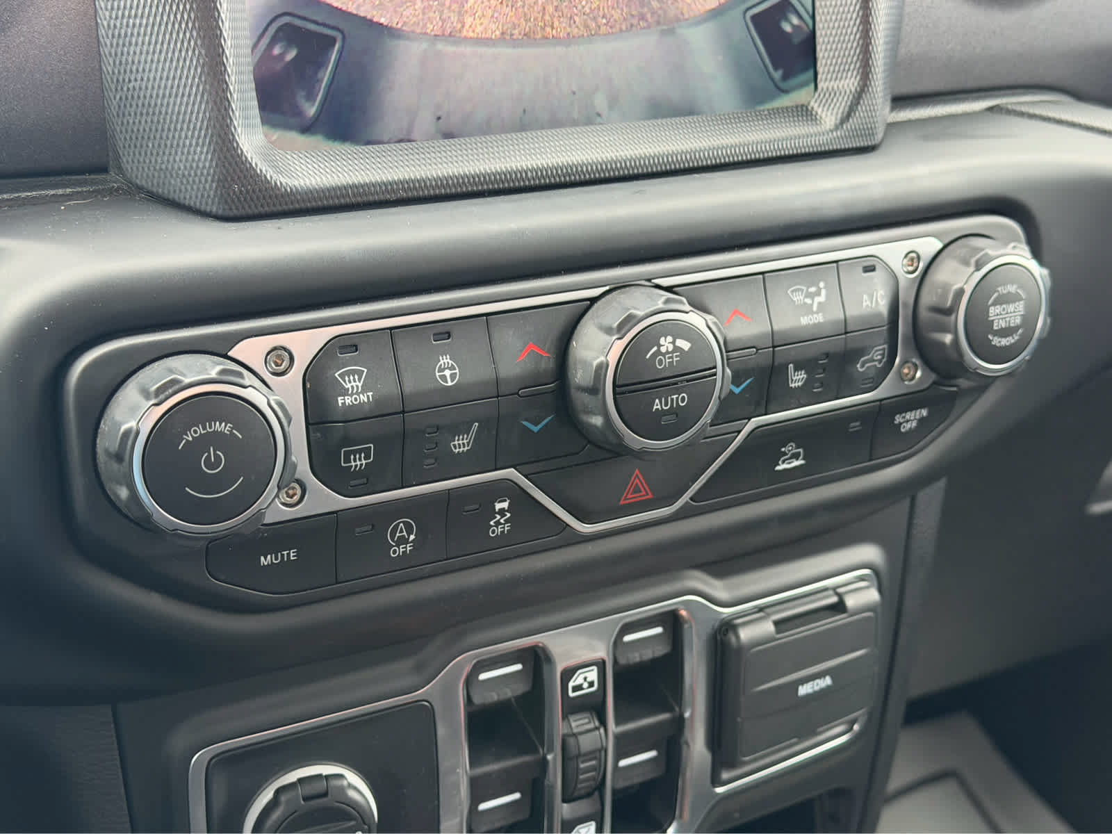 Used 2023 Jeep Gladiator Mojave w/ Cold Weather Group AWD/4WD image 18