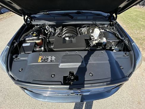 Used 2019 GMC Yukon XL SLT w/ Graphite Performance Edition image 27