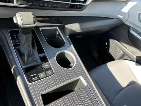 Used 2025 Toyota Sienna XLE image 19