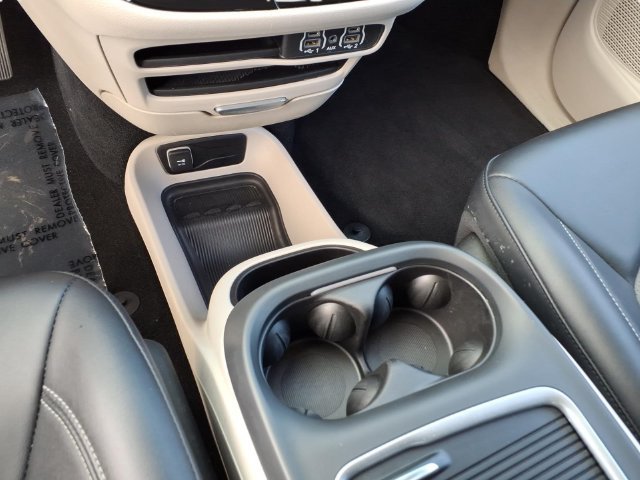 Used 2024 Chrysler Pacifica Touring-L FWD image 22