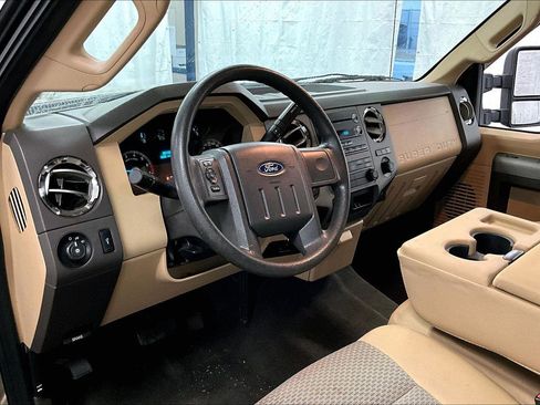 Used 2011 Ford F250 XLT w/ Camper Pkg image 12