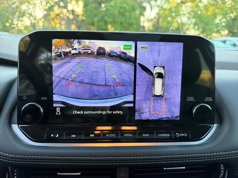 Used 2023 Nissan Rogue SL w/ SL Premium Package image 29