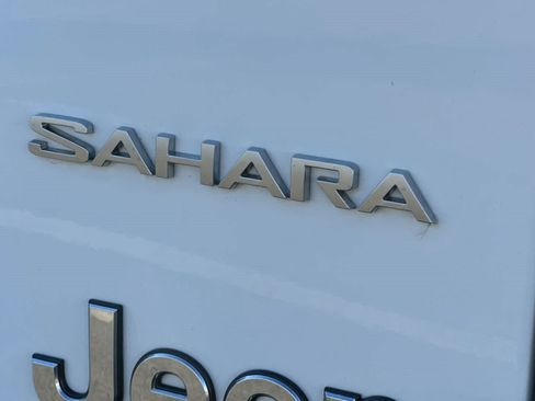 Used 2022 Jeep Wrangler Unlimited Sahara image 29